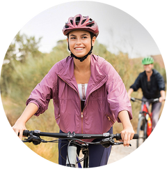 Mulher de bicicleta